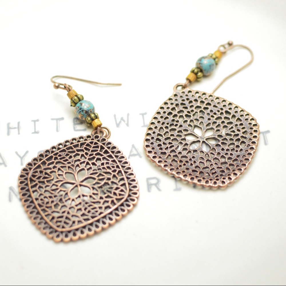 Boho Vintage Effect Floral Cutout Drop Earrings - Picture 5 of 5